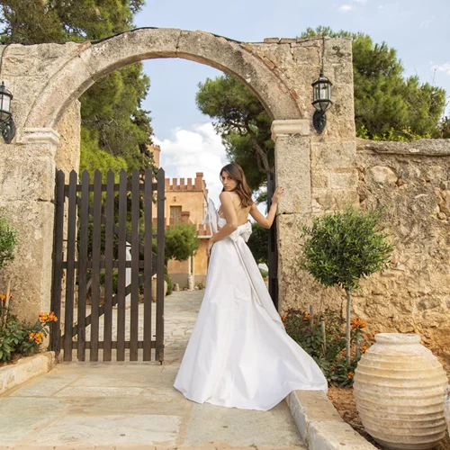 Bride to be | 10 νυφικά για κάθε στιλ και ηλικία σύμφωνα με τις τάσεις της μόδας