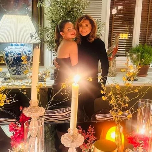 Μιμή Ντενίση | Εικόνες από το πολίτικο δείπνο (για λίγους) που παρέθεσε στο σπίτι της