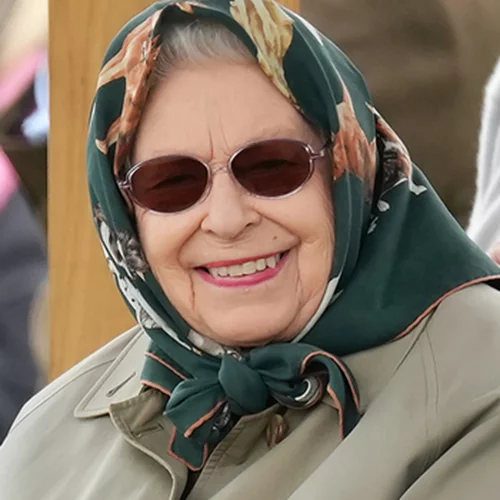 Αυτή είναι η (πανεύκολη) συνταγή για τα αγαπημένα χριστουγεννιάτικα μπισκότα της Βασίλισσας Ελισάβετ