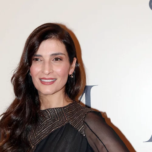 Η Αντιγόνη Κουλουκάκου αγκαλιά με τον 8μηνών γιο της - Η festive νότα στο look της