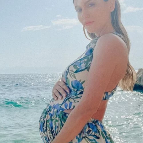 Αθηνά Οικονομάκου | Δεν θα πιστεύεις πόσα κιλά έχει πάρει στη δεύτερη εγκυμοσύνη της