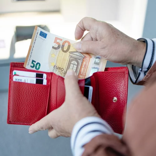 Τι σημαίνει πρακτικά το ξεπάγωμα των τριετιών από τον Ιανουάριο του 2024 - Οι αλλαγές στους μισθούς