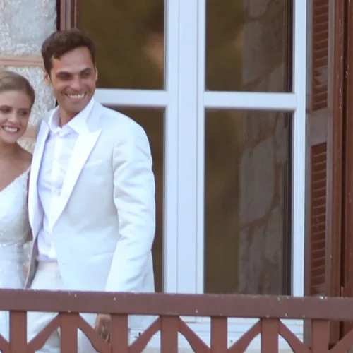 Δανάη Μιχαλάκη - Γιώργος Παπαγεωργίου | Τι φόρεσαν οι διάσημες καλεσμένες στον γάμο τους