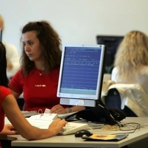 EY | Ένας στους τρεις παγκοσμίως σκέφτεται να αλλάξει δουλειά