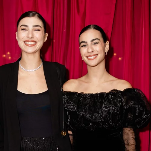 Η Χρύσα Μιχαλοπούλου φόρεσε το ημιδιαφανές παντελόνι με παγιέτες που είναι τέλειο για τις γιορτές