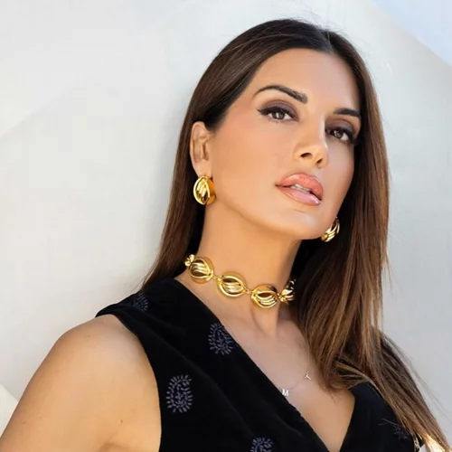 Αυτό είναι το πιο σέξι χρώμα μανικιούρ του καλοκαιριού που επιλέγει σταθερά η Σταματίνα Τσιμτσιλή