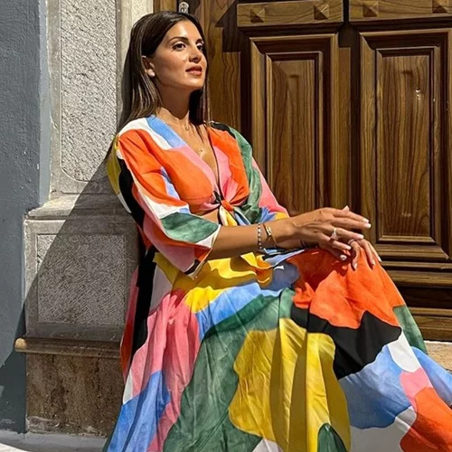 Η Σταματίνα Τσιμτσιλή προτείνει πώς να φορέσεις μία floral φούστα αυτή την εποχή