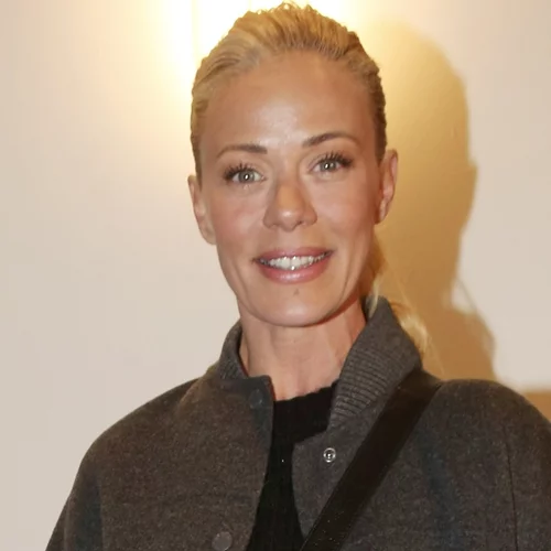 Η Ζέτα Μακρυπούλια με το παλτό που έχουμε όλες στη ντουλάπα μας