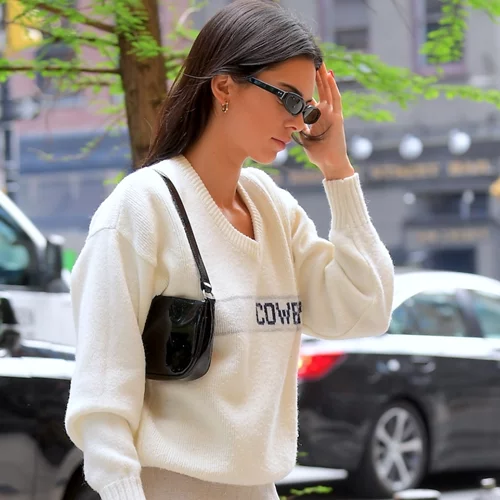 Πώς επιλέγουν να φορέσουν τα fashion it girls τα πουλόβερ τους αυτή την εποχή