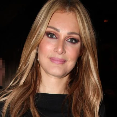 Νατάσα Θεοδωρίδου | Έκοψε βασιλόπιτα με τις κόρες της στην (ολόλευκη) κουζίνα του σπιτιού της