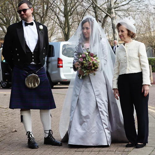 Ο ιδρυτής των WikiLeaks παντρεύτηκε τη δικηγόρο του σε φυλακή της Αγγλίας