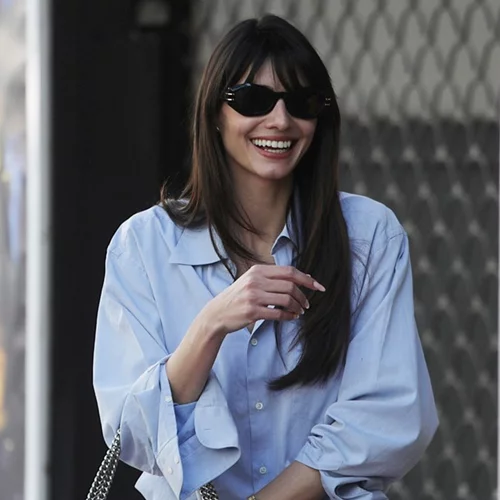 Η Ηλιάνα Παπαγεωργίου φόρεσε το τζιν παντελόνι που δεν φεύγει ποτέ από τις τάσεις της μόδας