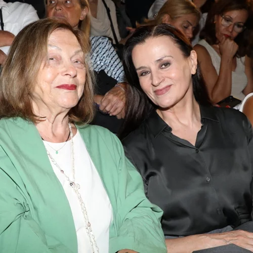 Καρυοφυλλιά Καραμπέτη | Με ανδρόγυνο look στo Ηρώδειο