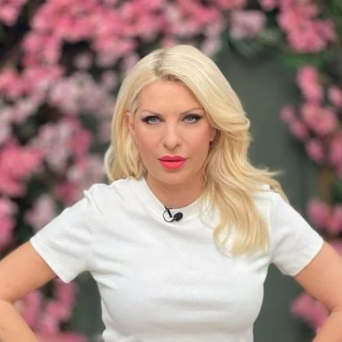 Ελένη Μενεγάκη | Φόρεσε το πιο ανοιξιάτικο φόρεμα από τη Marks & Spencer