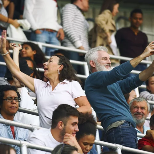 Τα παιδιά χρειάζονται γονείς, όχι προπονητές | Πότε η ενθάρρυνση ξεπερνά τα όρια;