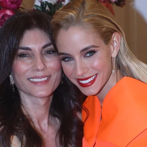 Ούρσουλα Νομικού | Χαμογελαστή ανάμεσα στα παιδιά της, Νικήτα και Δούκισσα Νομικού