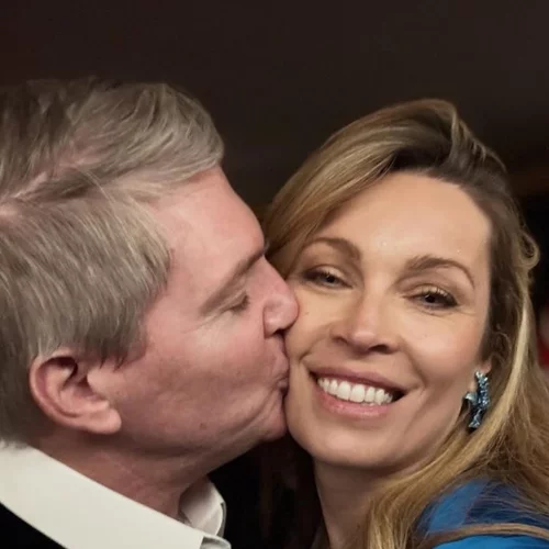 Αγκαλιασμένοι στα γιορτινά τους | Μαριέττα Χρουσαλά & Λέων Πατίτσας καλωσορίζουν το νέο έτος