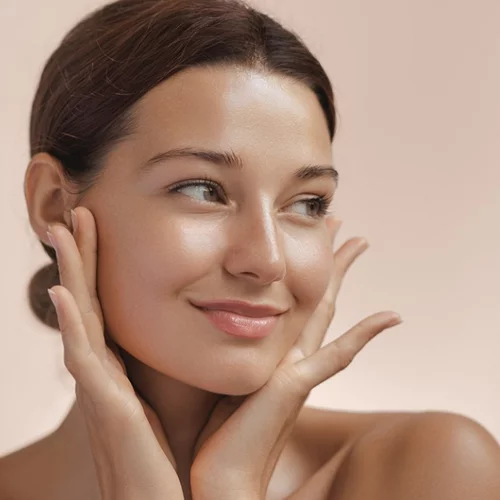 5 κορυφαίοι αντιγηραντικοί οροί για σύσφιξη και φυσικό lifting