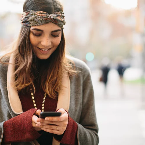 Πώς να φορέσεις στέκες και μαντήλια για τα μαλλιά με στυλ