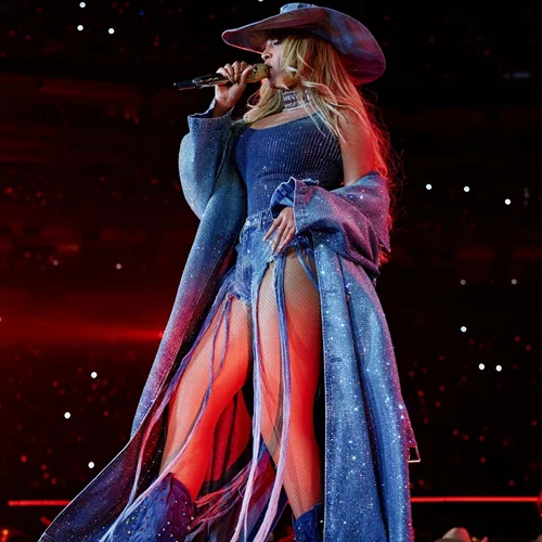 Η Beyonce με total denim look στην τελευταία συναυλία του Cowboy Carter Tour