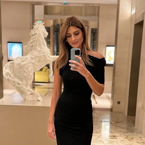 Ανθή Σαλαγκούδη | Δείπνο σε new age ψαροταβέρνα