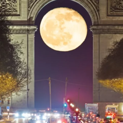 Μήνες προγραμματισμού για μια φωτογραφία πανσελήνου μέσα στην Αψίδα του Θριάμβου