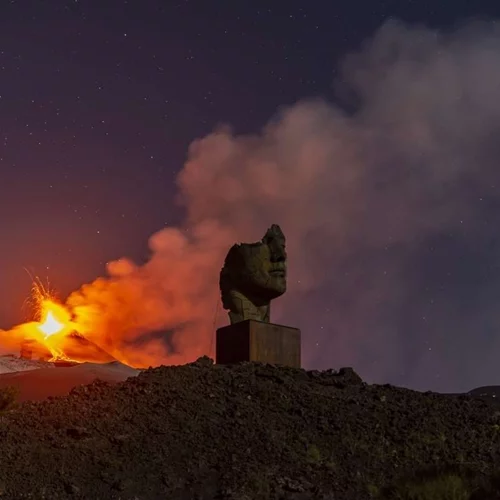 Ξύπνησε το ηφαίστειο της Αίτνας στη Σικελία με τεράστια έκρηξη (video)