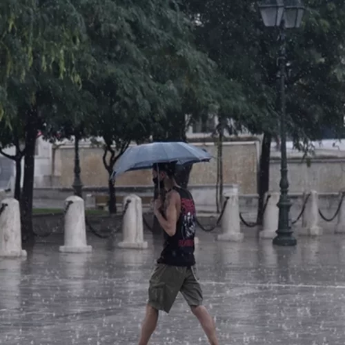 Αγίου Πνεύματος | Ανεβαίνει η θερμοκρασία, επιμένουν οι βροχές - Σε ποιες περιοχές θα ρίξει μέχρι και χαλάζι