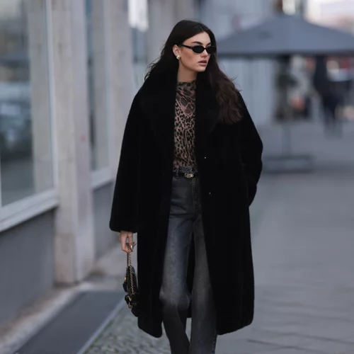 Βρήκαμε το πιο διάσημο πανωφόρι του 2025 με έκπτωση στη Mango