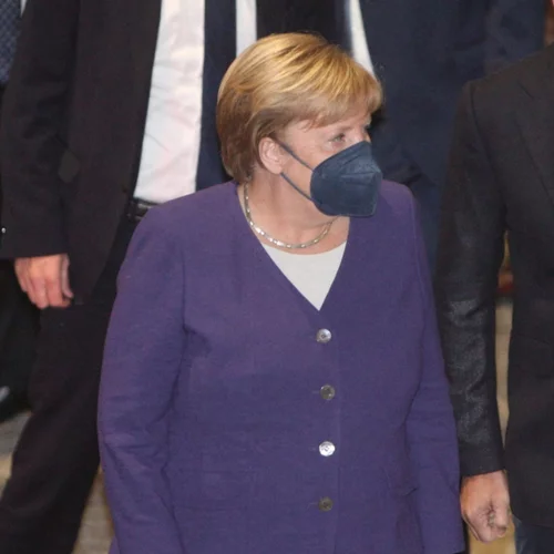 Συνάντηση στο Προεδρικό - Σακελλαροπούλου: "Αισθανθήκαμε δικαιολογημένα μόνοι" - Merkel: "Είχαμε σκαμπανεβάσματα"