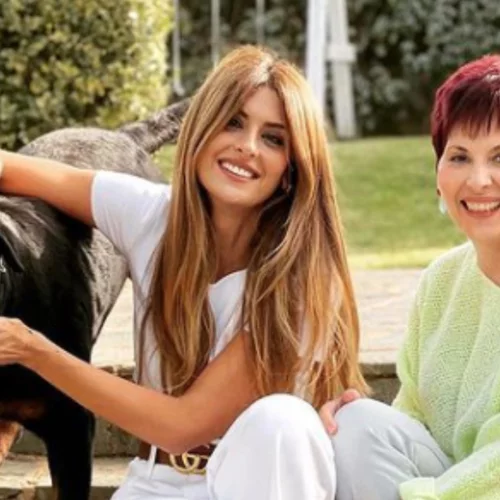 Ανθή Σαλαγκούδη | Δες πόσο μοιάζει με την (πολύ μοντέρνα)  μητέρα της