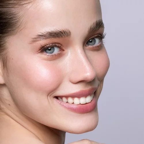 Ποιο υαλουρονικό οξύ; Αυτά είναι τα skincare συστατικά που θα βλέπεις παντού το 2023