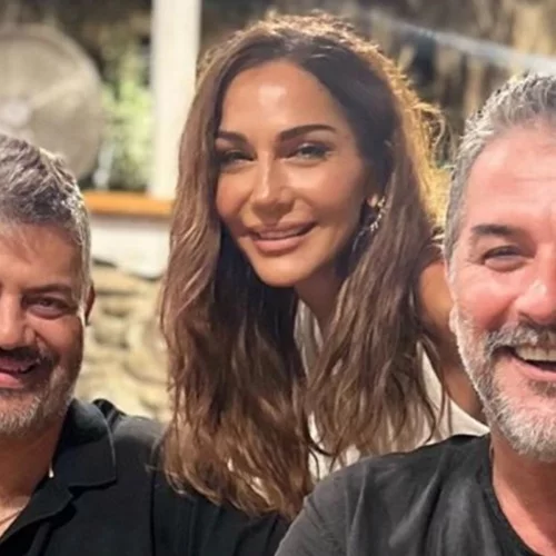 Δέσποινα Βανδή & Βασίλης Μπισμπίκης | Στον Αη Γιώργη στη Σητεία παρέα με φίλους