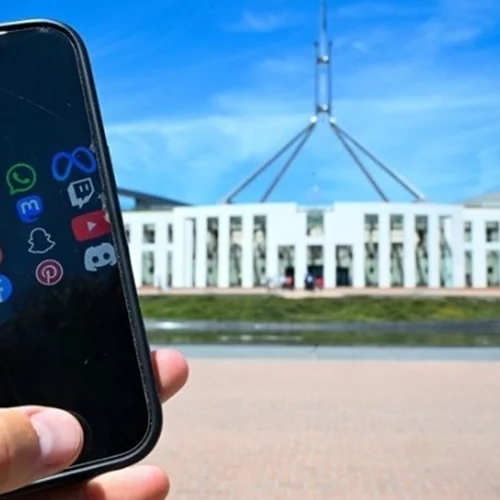 Αυστραλία | "Ήρθε το τέλος": Οι έφηβοι θρηνούν την απώλεια πρόσβασης στα social media - Τέθηκε σε ισχύ η απαγόρευση