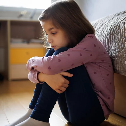 Ανήλικη παραβατικότητα: ένα πολυπαραγοντικό κοινωνικό φαινόμενο πίσω από τη δημόσια ανησυχία