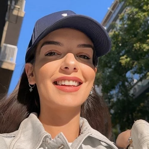 Στην κουζίνα της Νικολέττας Ράλλη | Φτιάχνει τα αγαπημένα της, λαζάνια