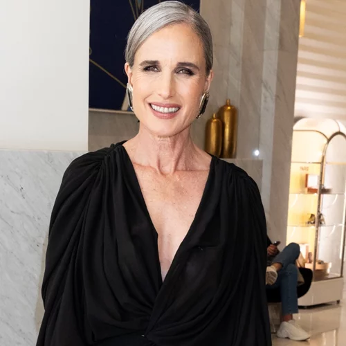 Μπήκε ο Ιούνιος | Τα καλύτερα looks για γυναίκες άνω των 50