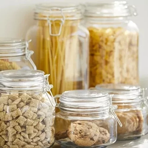 Πεταλούδες στα ντουλάπια της κουζίνας (ή αλλιώς σκόροι τροφίμων); Μάθε πώς θα τις αντιμετωπίσεις