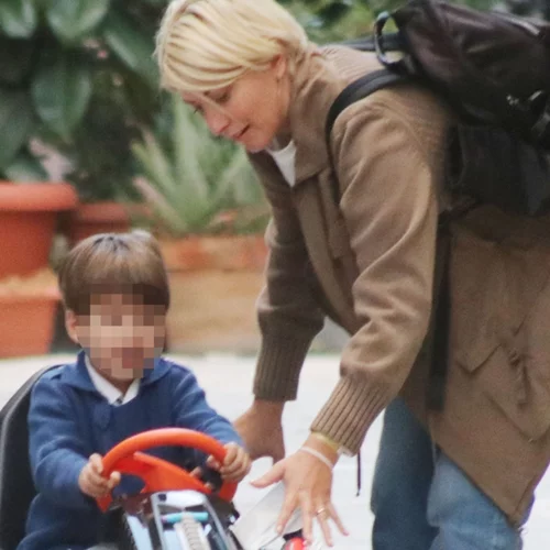 Σία Κοσιώνη | Με casual look και χωρίς μακιγιάζ σε βόλτα με τον τετράχρονο γιο της, Δήμο