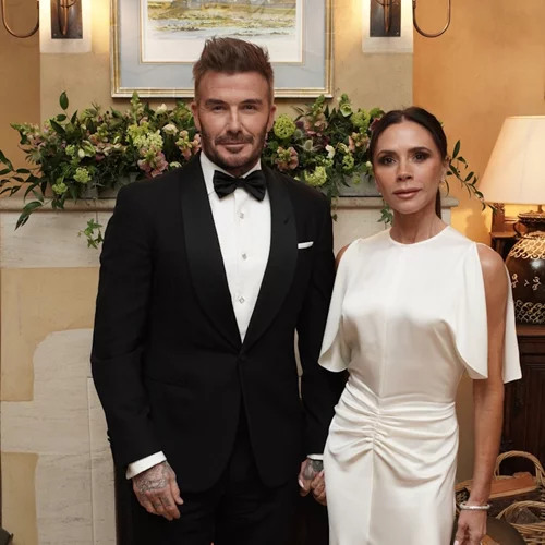 Πανέμορφη μπαλαρίνα με ξανθά μαλλάκια | Η κόρη του David και της Victoria Beckham όπως δεν την εχουμε ξαναδει