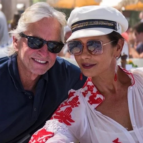 Ο Michael Douglas μοιάζει αγνώριστος