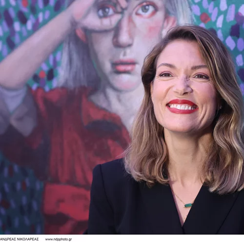 Η Βίκυ Καγιά φόρεσε το αξεσουάρ μαλλιών που ανήκει στις top τάσεις της χρονιάς