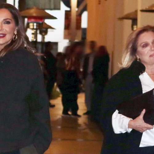 Δέσποινα Βανδή – Μαρία Καβογιάννη | Βραδινή έξοδος στο θέατρο για τις δύο καλές φίλες