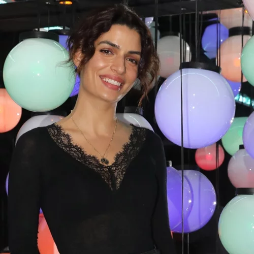 Τόνια Σωτηροπούλου | Φόρεσε την δερμάτινη φούστα όπως όλες οι fashion influencers