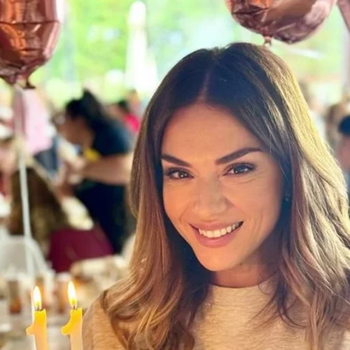 Η Βάσω Λασκαράκη είναι ο εαυτός της στο σπίτι της -  Με πιτζάμες σε cozy διάθεση