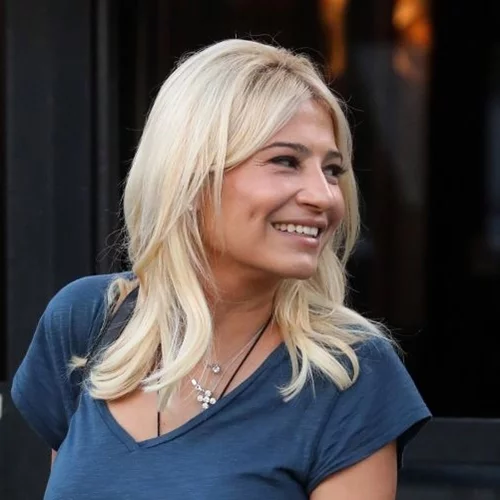 Φαίη Σκορδά | Στην κουζίνα του νέου της σπιτιού φτιάχνει γλυκό του κουταλιού