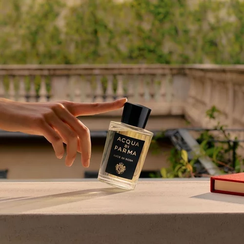 Παιχνίδια με το φως | Το νέο άρωμα Luce di Rosa της Acqua di Parma