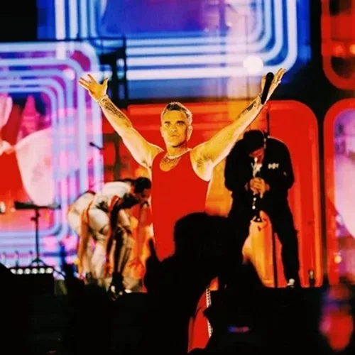 Αυτό το group therapy με τον Robbie Williams στο Καλλιμάρμαρο ήταν ό,τι χρειαζόμασταν