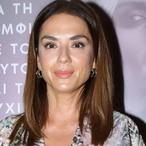 Η Βάσω Λασκαράκη με ανανεωμένη διάθεση σε παρουσίαση βιβλίου - Με summer mules