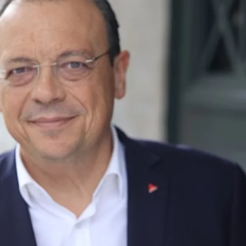 Σωκράτης Φάμελλος | Οι μεγάλες απώλειες της ζωής του, το τραγούδι που έγραψε και η σχέση με τον μουσικό αδελφό του